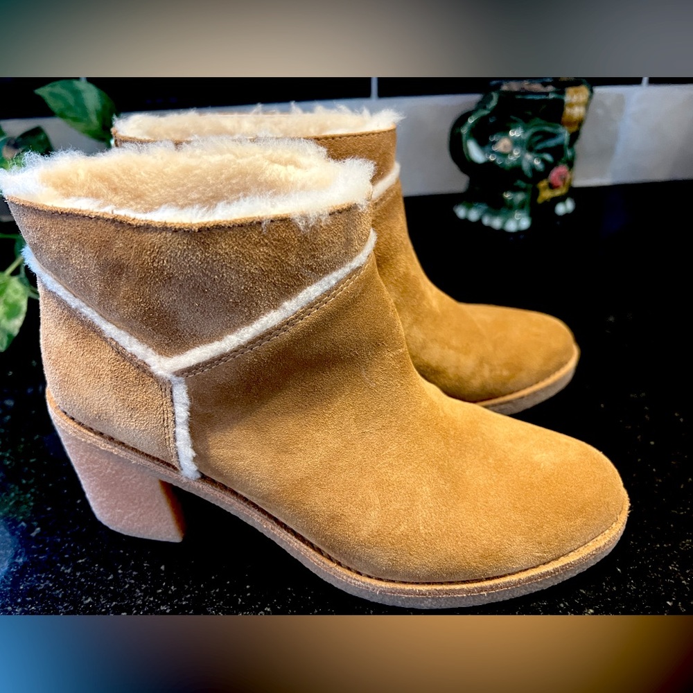 UGG Kasen Booties size 8.5 Tan Suede Sherpa/Fleece Cuites
